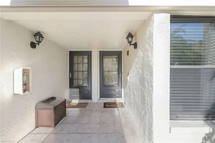 FIRST FLOOR UNIT - RIGHT SIDE