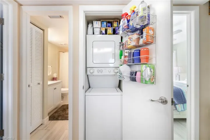 WASHER-DRYER IN UNIT