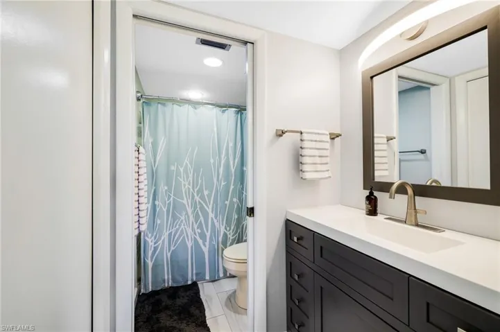 PRIMARY EN SUITE BATHROOM