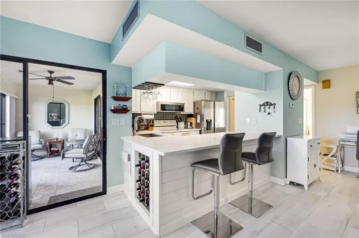 BREAKFAST BAR WITH WINE RACK