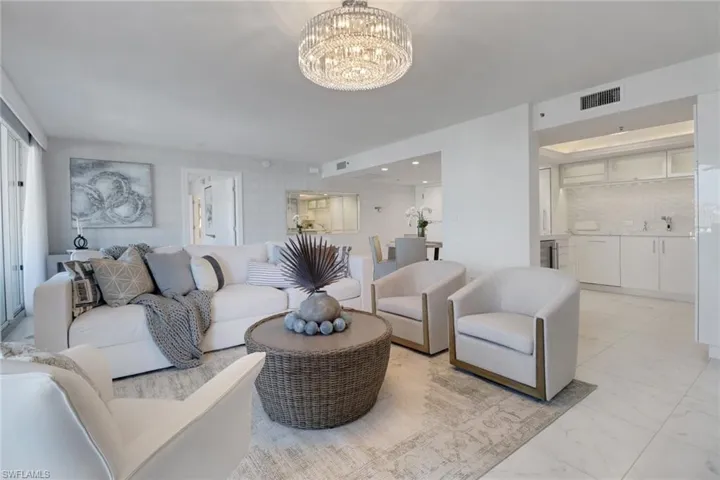 4651 Gulf Shore Blvd 806 - Living room