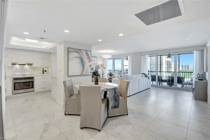 4651 Gulf Shore Blvd 806 - Dining/Living Area
