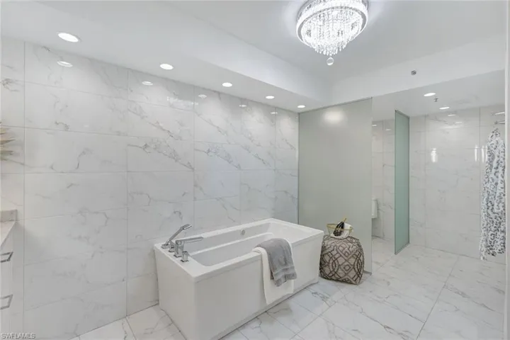 4651 Gulf Shore Blvd 806 - Primary Bath