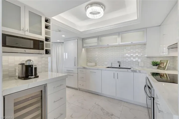 4651 Gulf Shore Blvd 806 - Kitchen