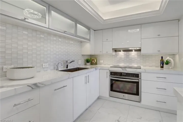 4651 Gulf Shore Blvd 806 - Kitchen