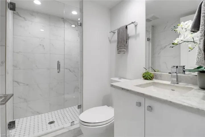 4651 Gulf Shore Blvd 806 - Updated Guest Bath