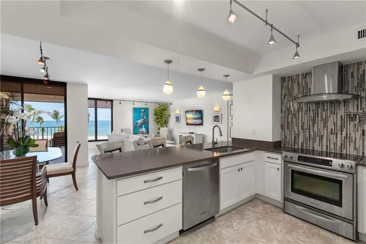 3115 Gulf Shore Blvd N 203s, Naples, Florida 34103