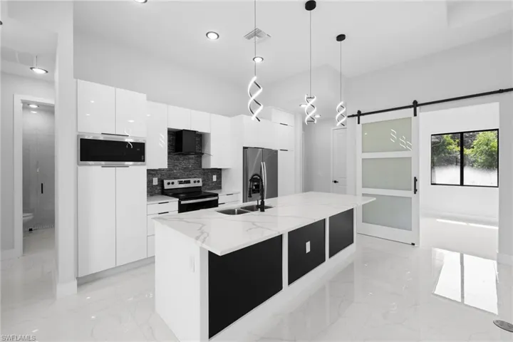 1722  Unice N AVE, Lehigh Acres, FL 33971