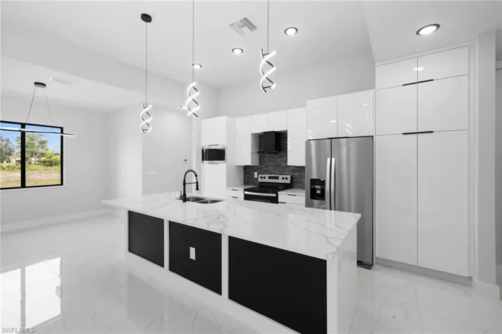 1722  Unice N AVE, Lehigh Acres, FL 33971