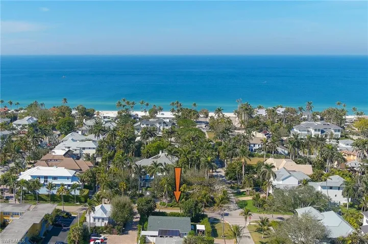 725  2nd S ST, Naples, FL 34102