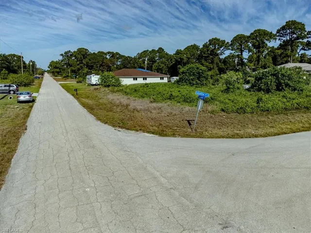 496-498  Loretta S AVE, Lehigh Acres, FL 33974