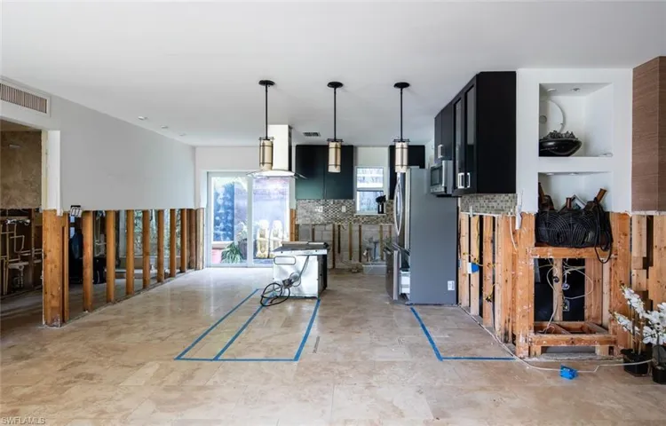 Kitchen with hanging light fixtures