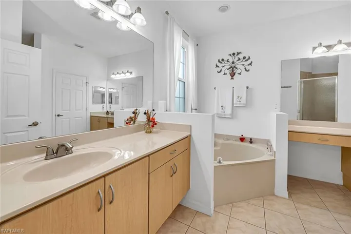 15163  Summit Place  CIR, Naples, FL 34119