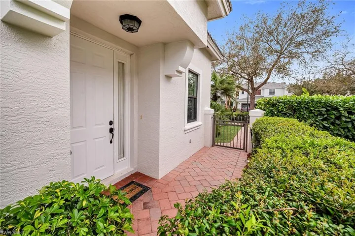 15163  Summit Place  CIR, Naples, FL 34119