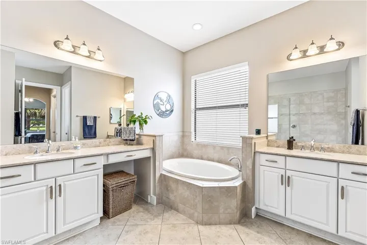 10097 Avalon Lake Cir, Fort Myers Fl 33913