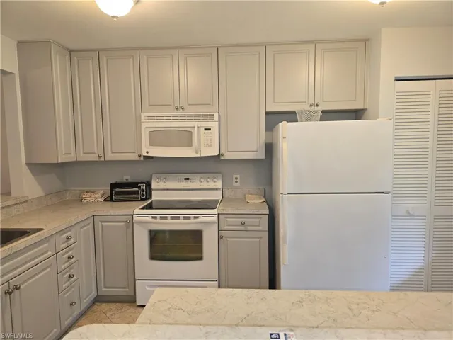 5622 Woodmere Lake Cir B102, Naples, Florida 34112