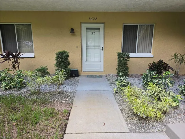 5622 Woodmere Lake Cir B102, Naples, Florida 34112