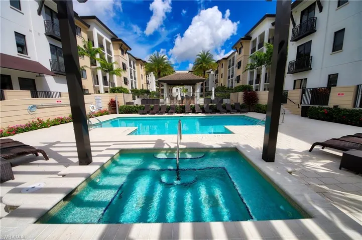 Community Pool & Hot Tub