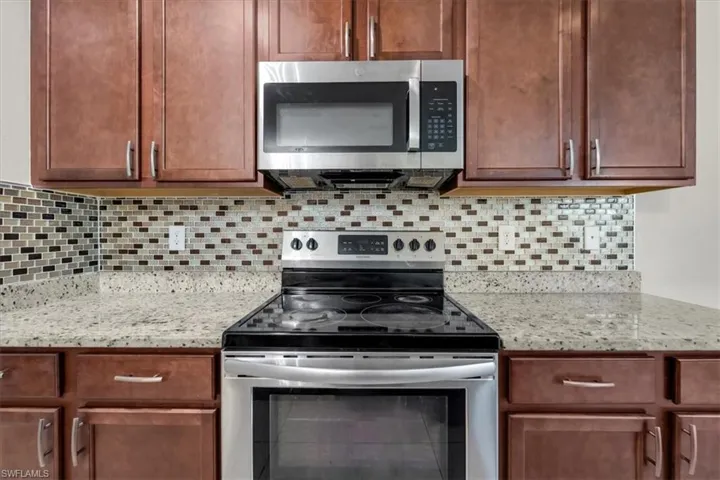 673 Hadley St E, Naples, Florida 34104