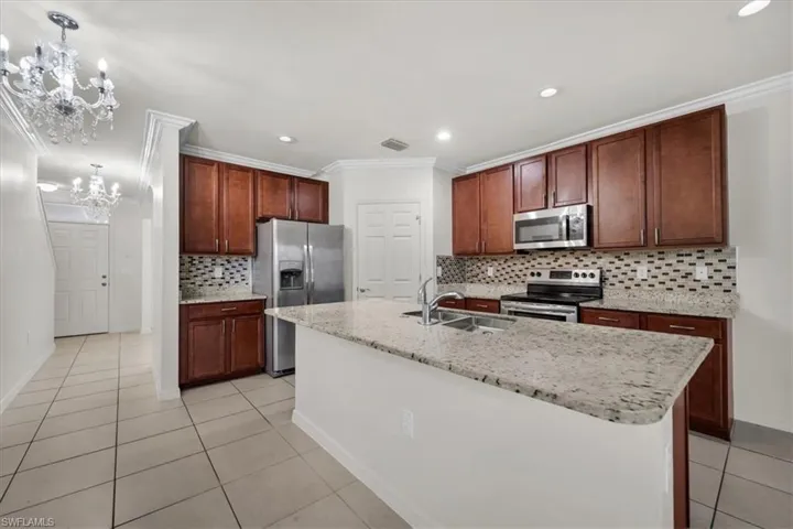 673 Hadley St E, Naples, Florida 34104