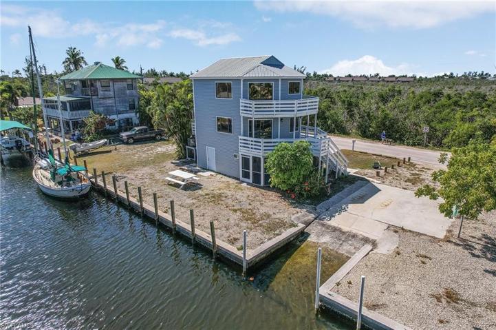 Home and additional lot with boat ramp.