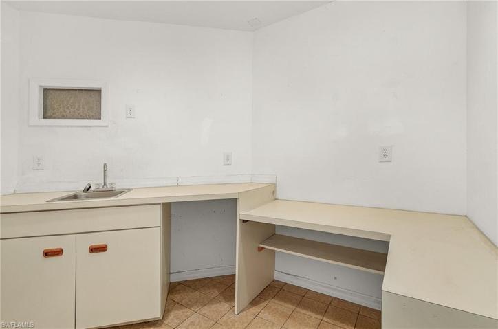 This morning kitchen, hobby room, study is on the 3rd floor just off of the bedroom.