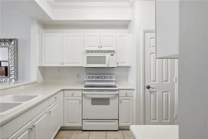 3976 Bishopwood Ct E 3-102, Naples, Florida 34114