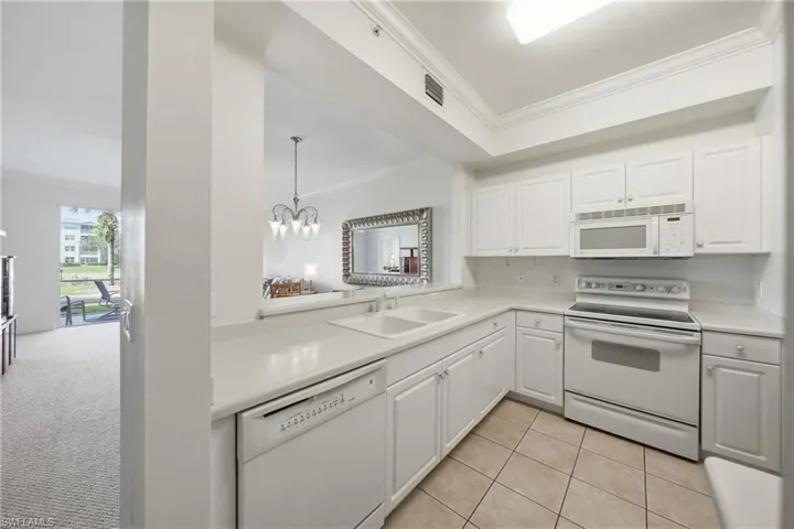 3976 Bishopwood Ct E 3-102, Naples, Florida 34114