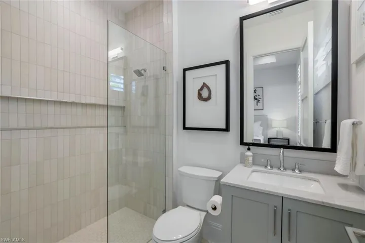 Guest bathroom 1