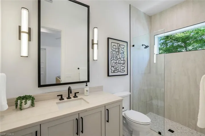 Guest bathroom 2