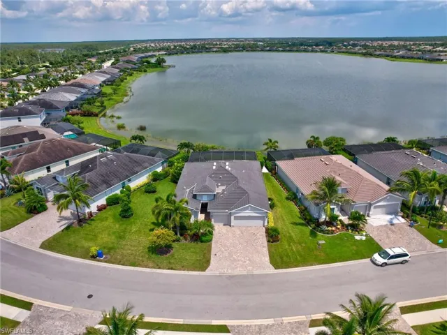 Oversized pie shaped lot!