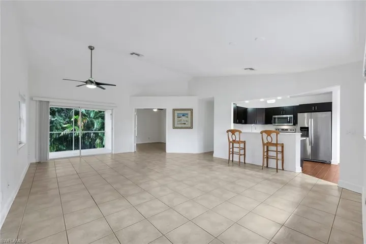 9624 Crescent Garden Dr 201, Naples, Florida 34109