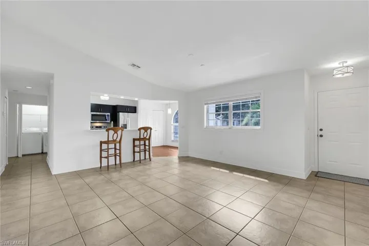 9624 Crescent Garden Dr 201, Naples, Florida 34109