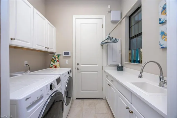 8170  Venetian Pointe  DR, Fort Myers, FL 33908