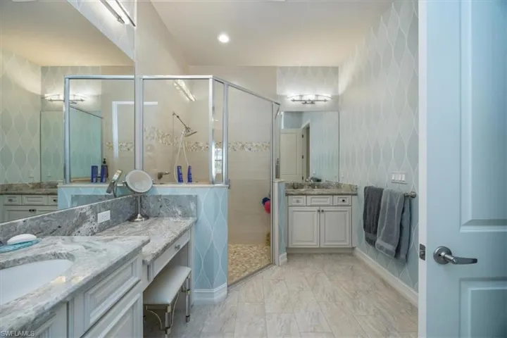 8170  Venetian Pointe  DR, Fort Myers, FL 33908