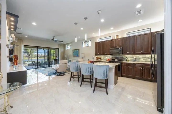 8170  Venetian Pointe  DR, Fort Myers, FL 33908