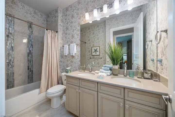 8170  Venetian Pointe  DR, Fort Myers, FL 33908
