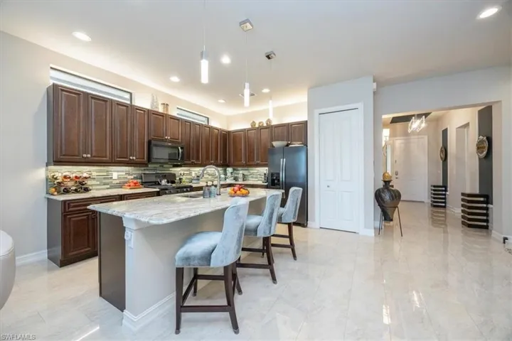 8170  Venetian Pointe  DR, Fort Myers, FL 33908
