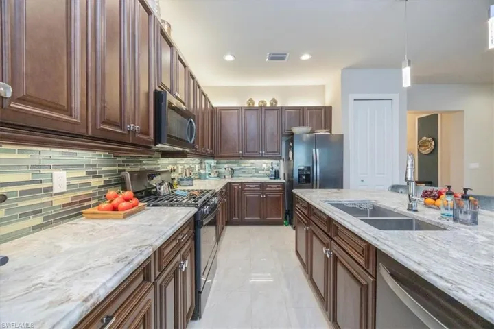 8170  Venetian Pointe  DR, Fort Myers, FL 33908