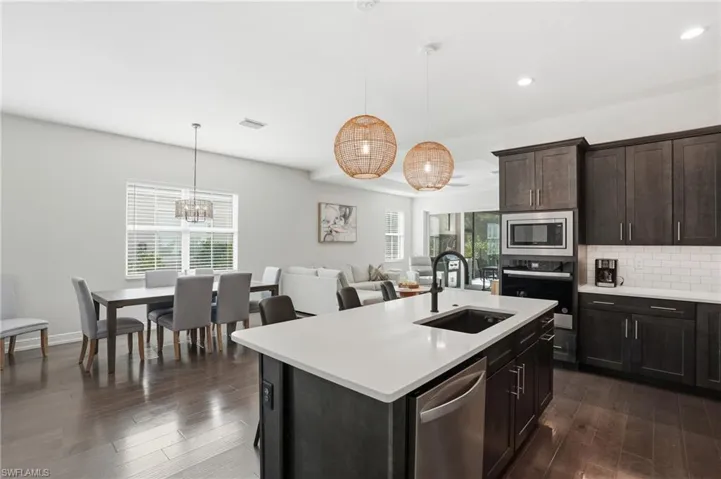 9194  Cayman  DR, Naples, FL 34114
