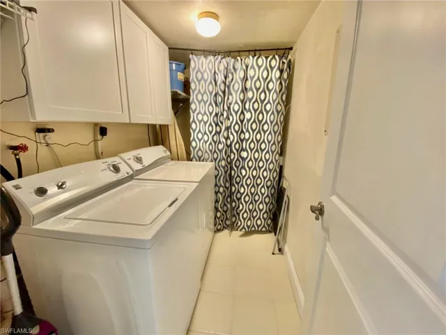 145  Cypress E WAY, Naples, FL 34110