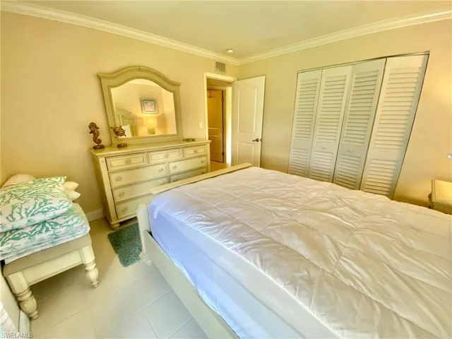 145  Cypress E WAY, Naples, FL 34110