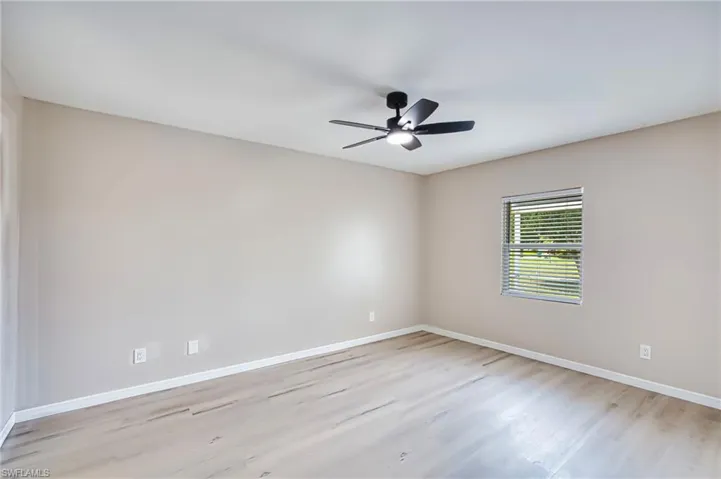 Unfurnished room featuring light wood-style flooring and ceiling fan