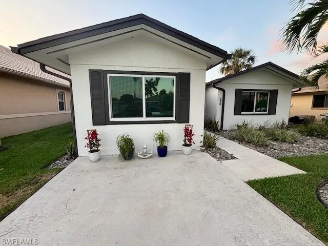 View of front of house featuring a lawn