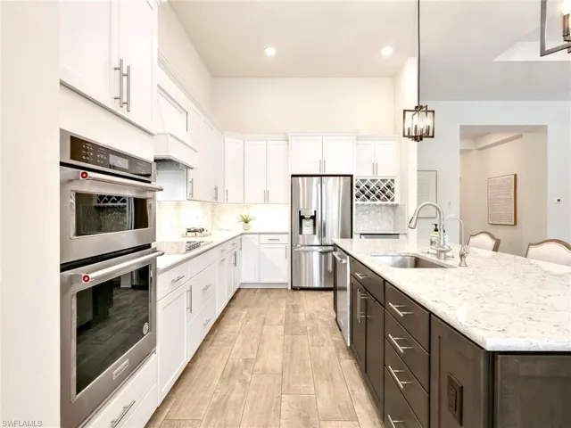 Built-in Appliances and Two-Tone Cabinetry