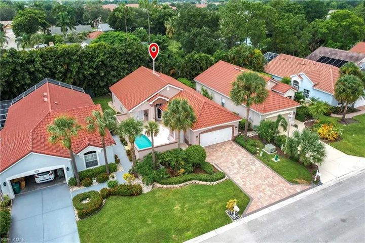 Birds eye view of property