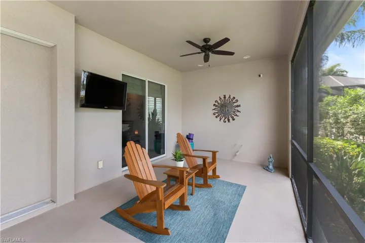 Lanai featuring ceiling fan