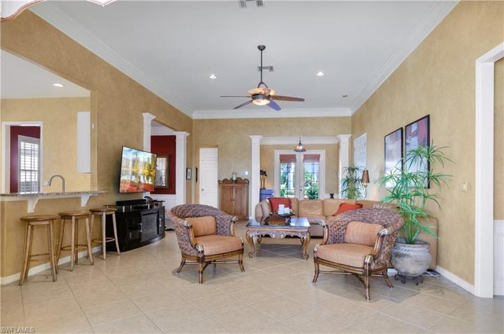 Welcoming entry and open area