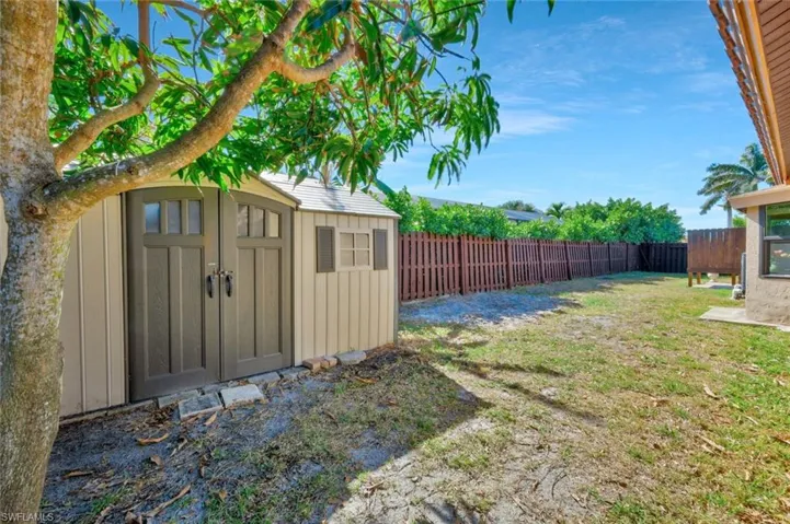 View of yard featuring a shed