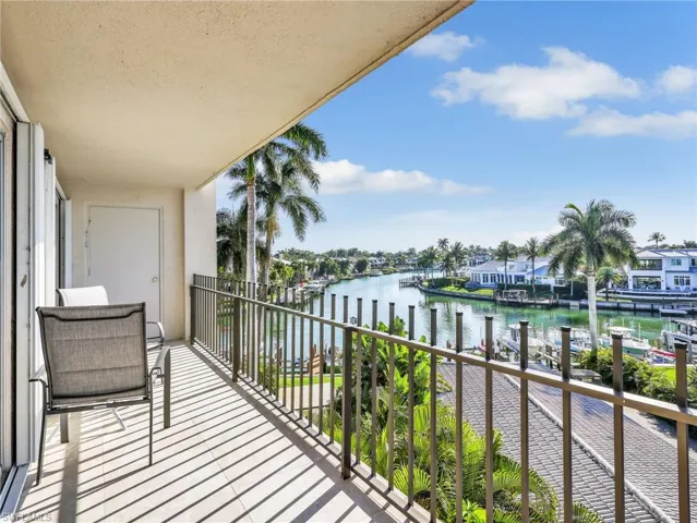 2150 Gulf Shore Blvd N 407, Naples, Florida 34102